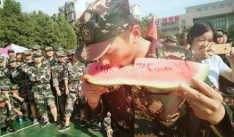 军训免费吃瓜,免费瓜果助力青春汗水